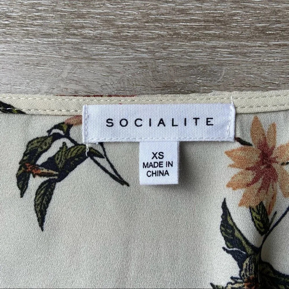 Socialite Chiffon Floral Print Faux Wrap Blouse - Picture 4 of 13